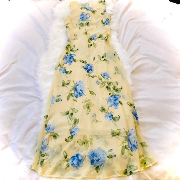 Johnnie M Dresses & Skirts - Johnnie M boho chic maxi dress w peep hole back